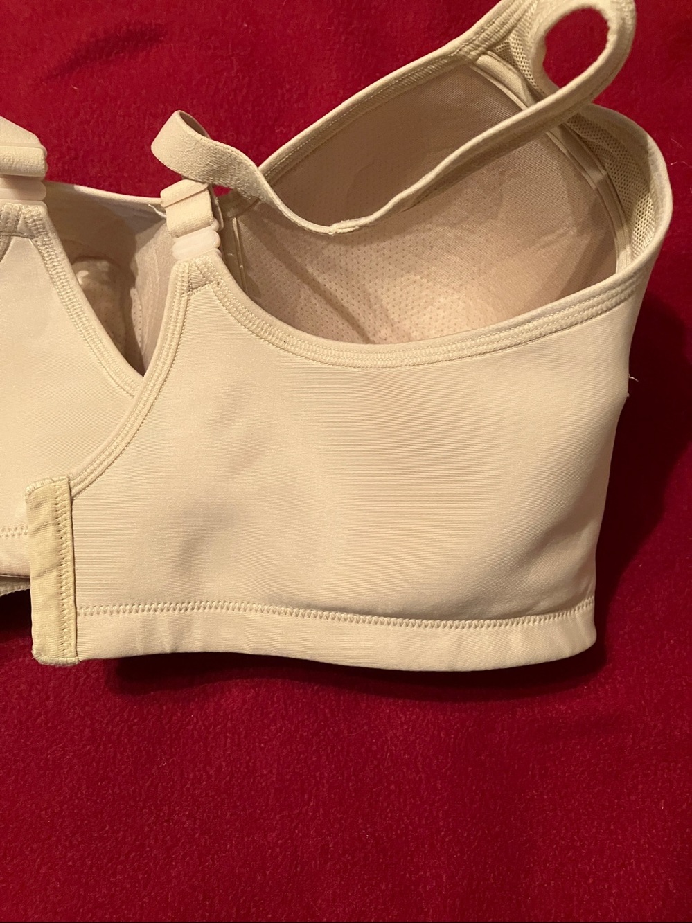 2 Vanity Fair Sports Bras Size 38 DD - Picture 13 of 15
